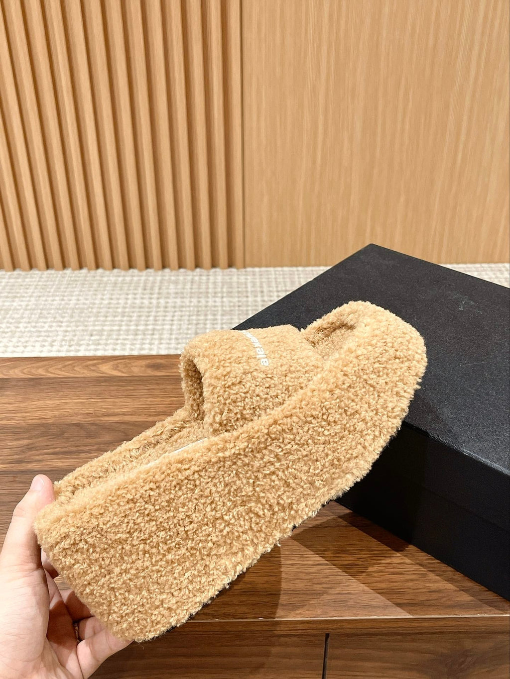 CHUNKY PLATFORM SIPPERS IN CAMEL BEIGE LAMBSWOOL