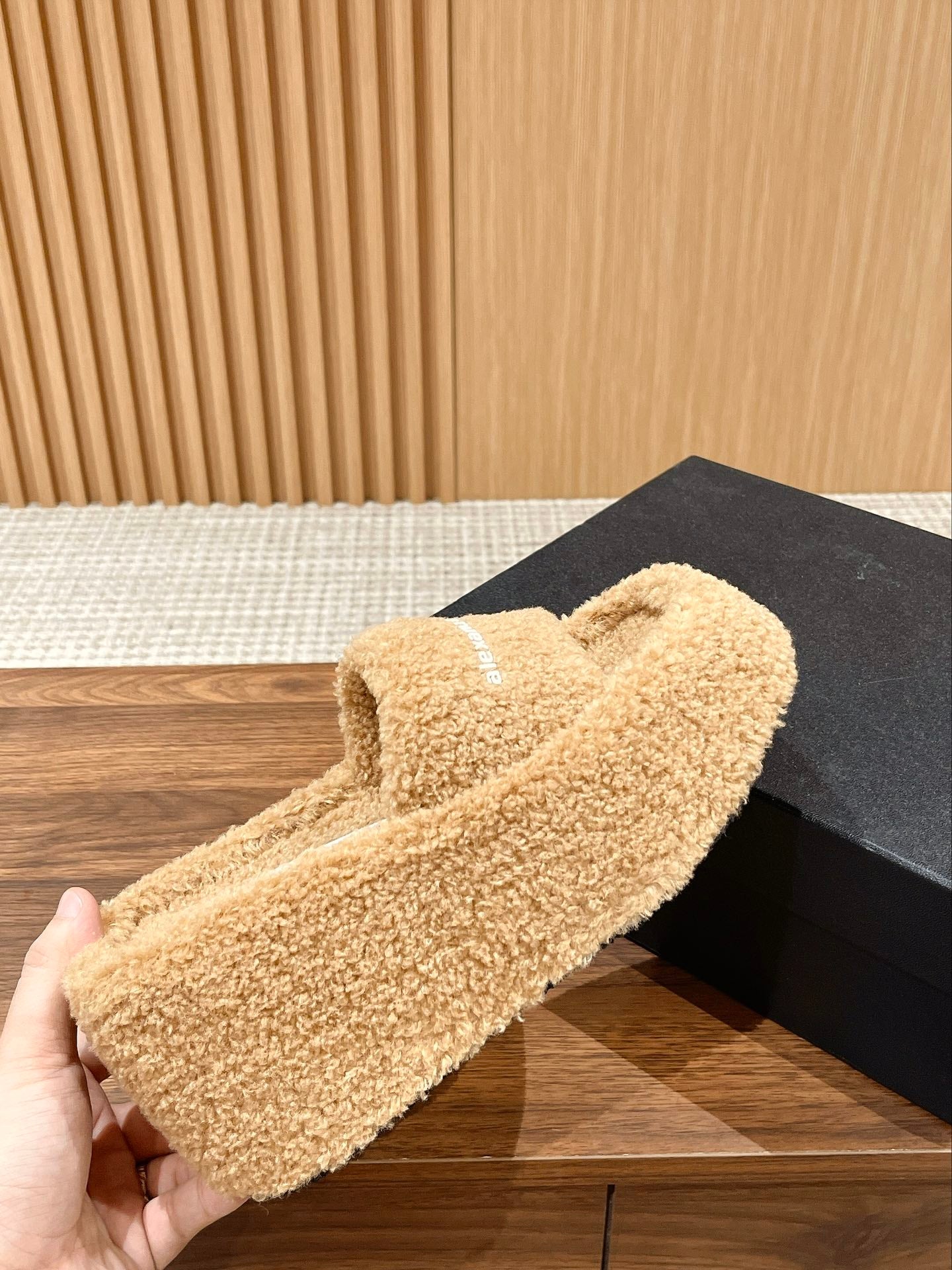 CHUNKY PLATFORM SIPPERS IN CAMEL BEIGE LAMBSWOOL