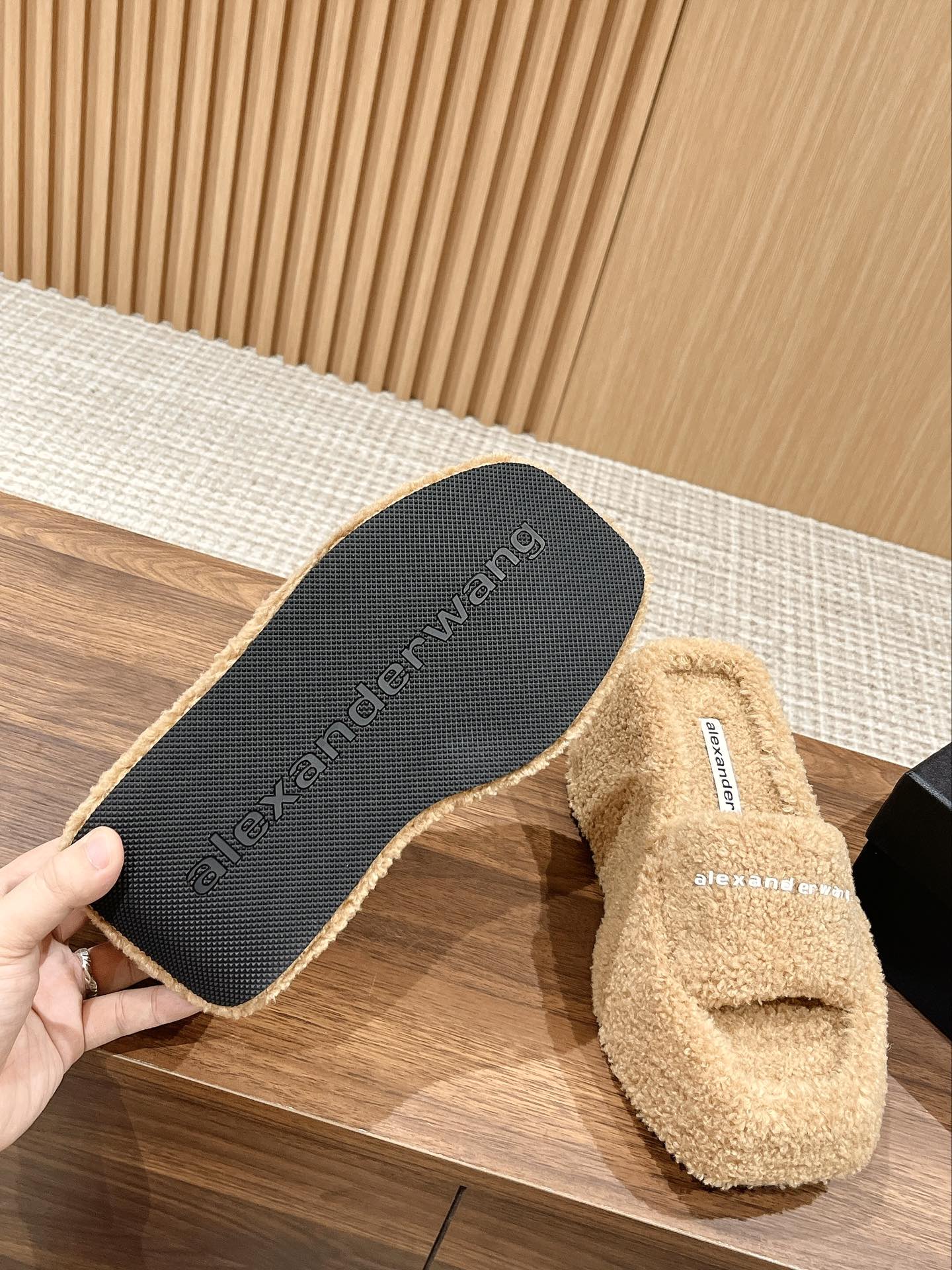 CHUNKY PLATFORM SIPPERS IN CAMEL BEIGE LAMBSWOOL