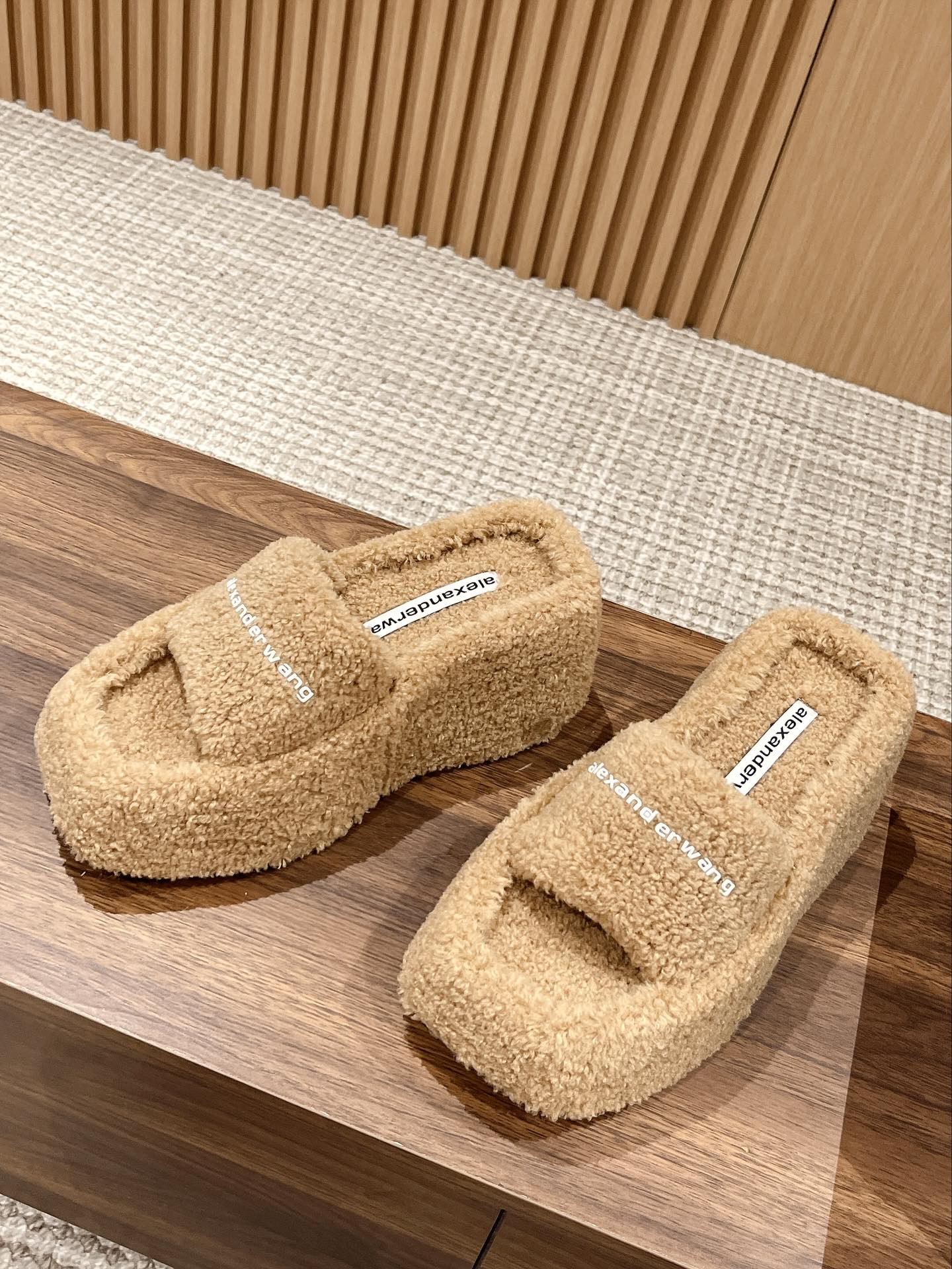 CHUNKY PLATFORM SIPPERS IN CAMEL BEIGE LAMBSWOOL