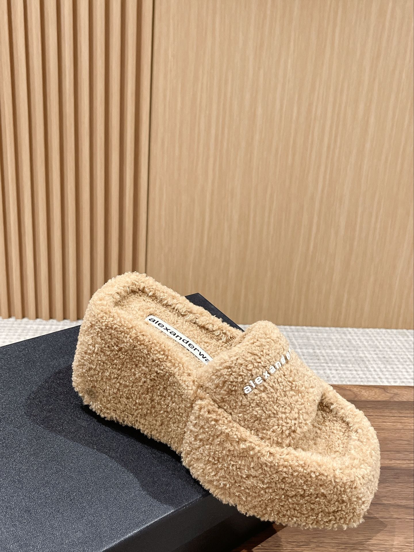 CHUNKY PLATFORM SIPPERS IN CAMEL BEIGE LAMBSWOOL