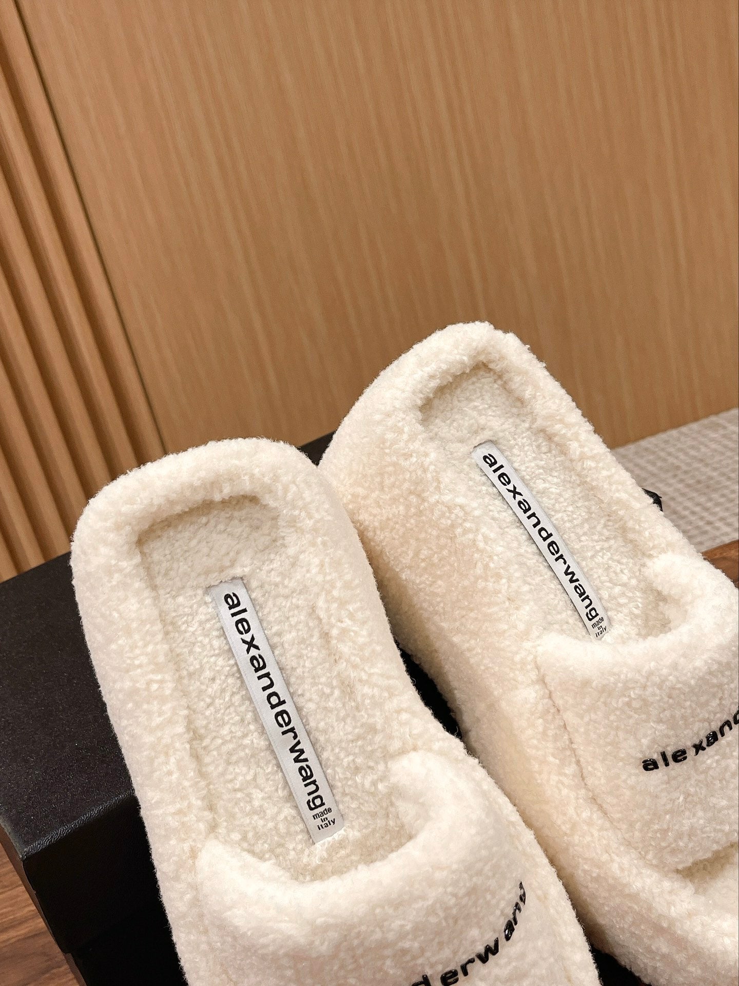 CHUNKY PLATFORM SIPPERS IN WHITE LAMBSWOOL