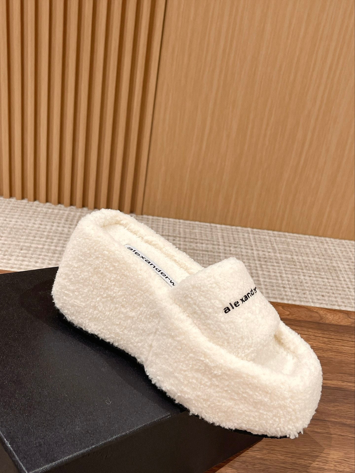 CHUNKY PLATFORM SIPPERS IN WHITE LAMBSWOOL