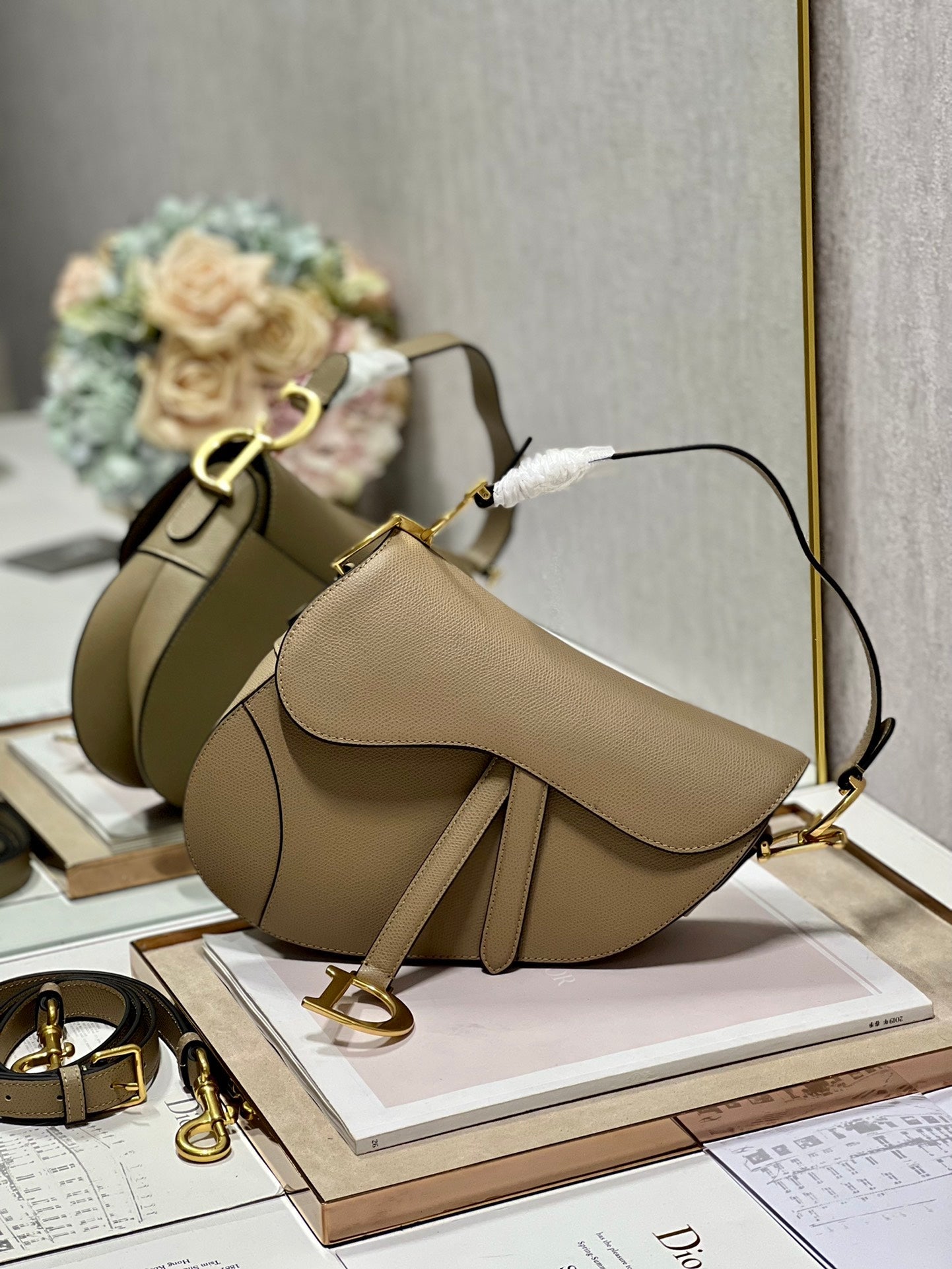 DIOR 26S SADDLE BAG 25 IN BEIGE CALFSKIN