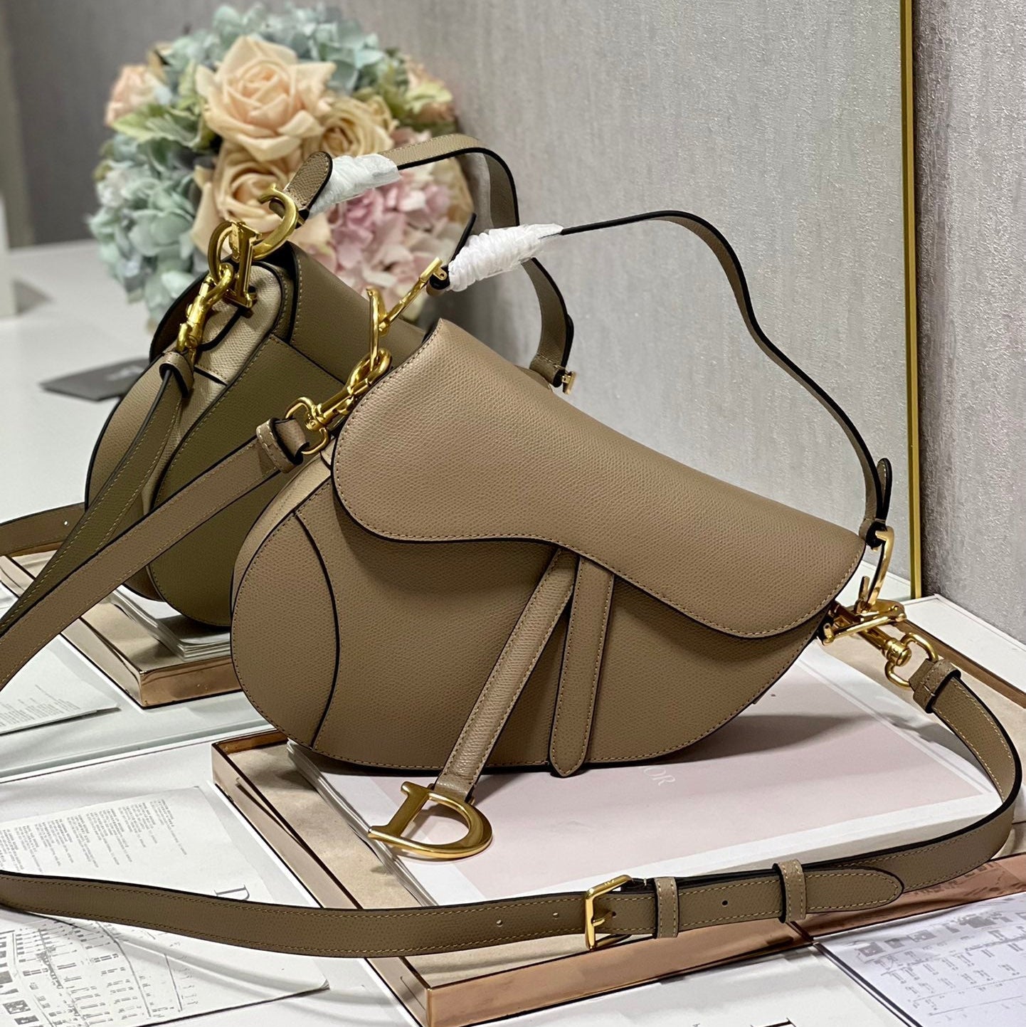 DIOR 26S SADDLE BAG 25 IN BEIGE CALFSKIN