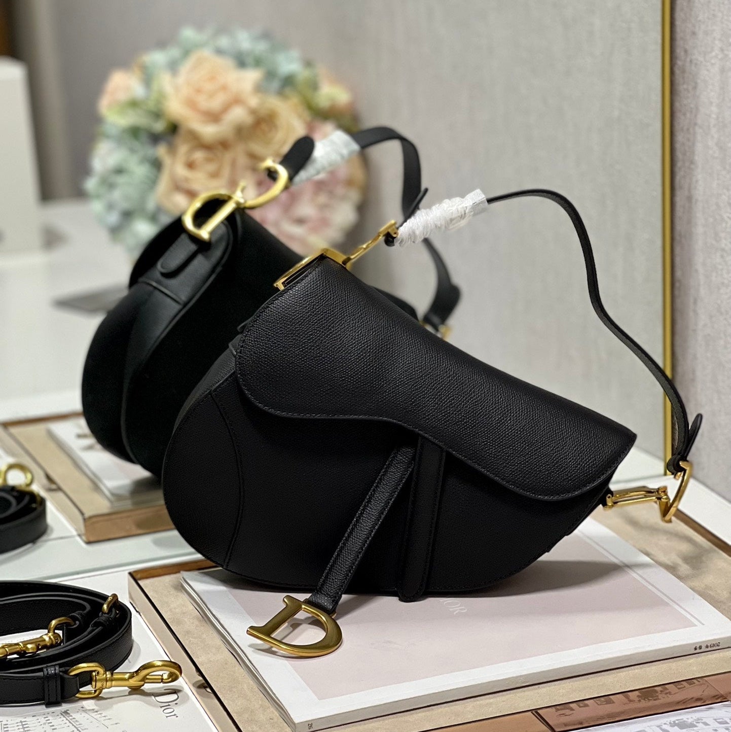 DIOR 26S SADDLE BAG 19 IN BLACK CALFSKIN GOLD-TONE HARDWARE