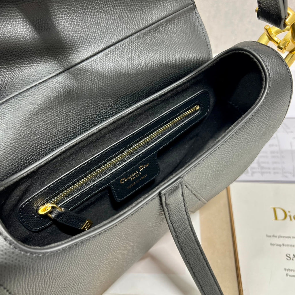 DIOR 26S SADDLE BAG 19 IN BLACK CALFSKIN GOLD-TONE HARDWARE