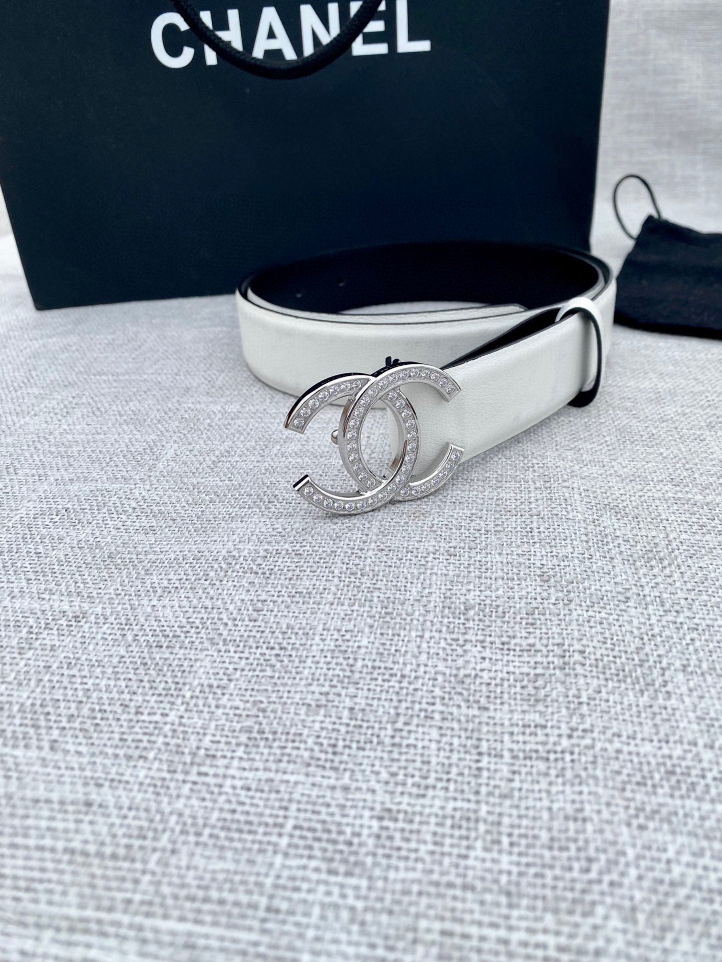 CC 26S BELT 30 MM IN WHITE CALFSKIN SLIVER HARDWARE 661509
