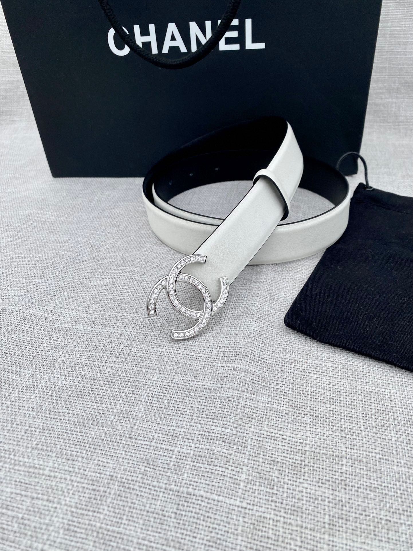 CC 26S BELT 30 MM IN WHITE CALFSKIN SLIVER HARDWARE 661509