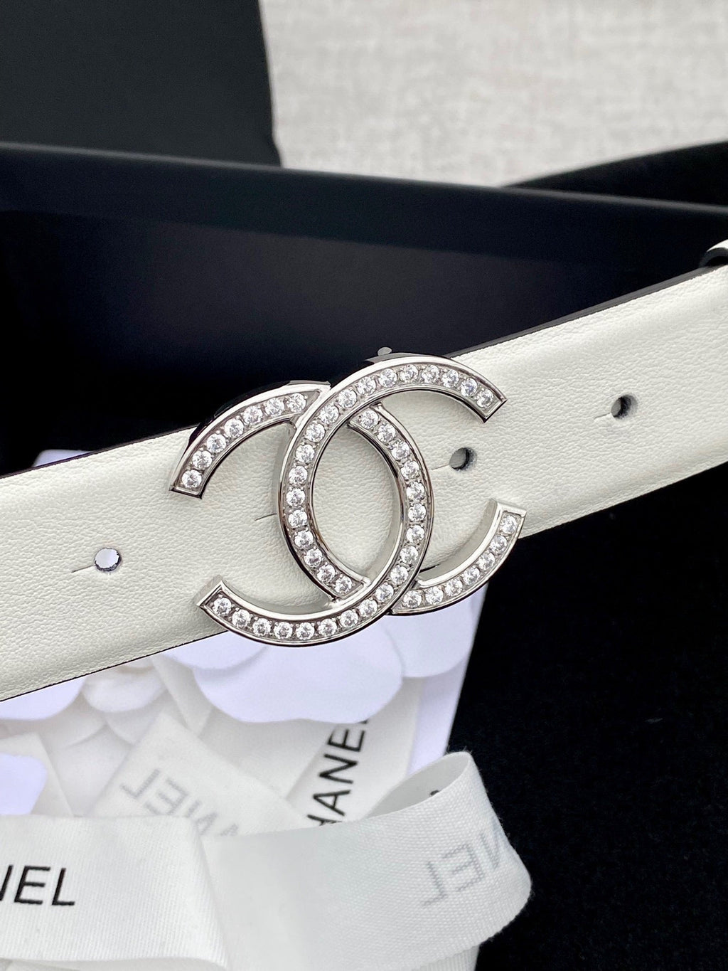 CC 26S BELT 30 MM IN WHITE CALFSKIN SLIVER HARDWARE 661509