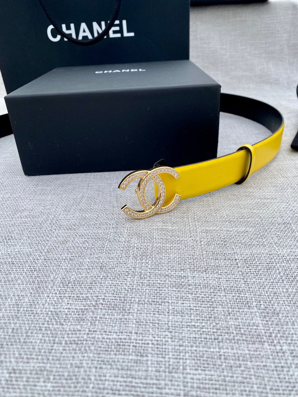 CC 26S BELT 30 MM IN YELLOW CALFSKIN GOLD HARDWARE 661510