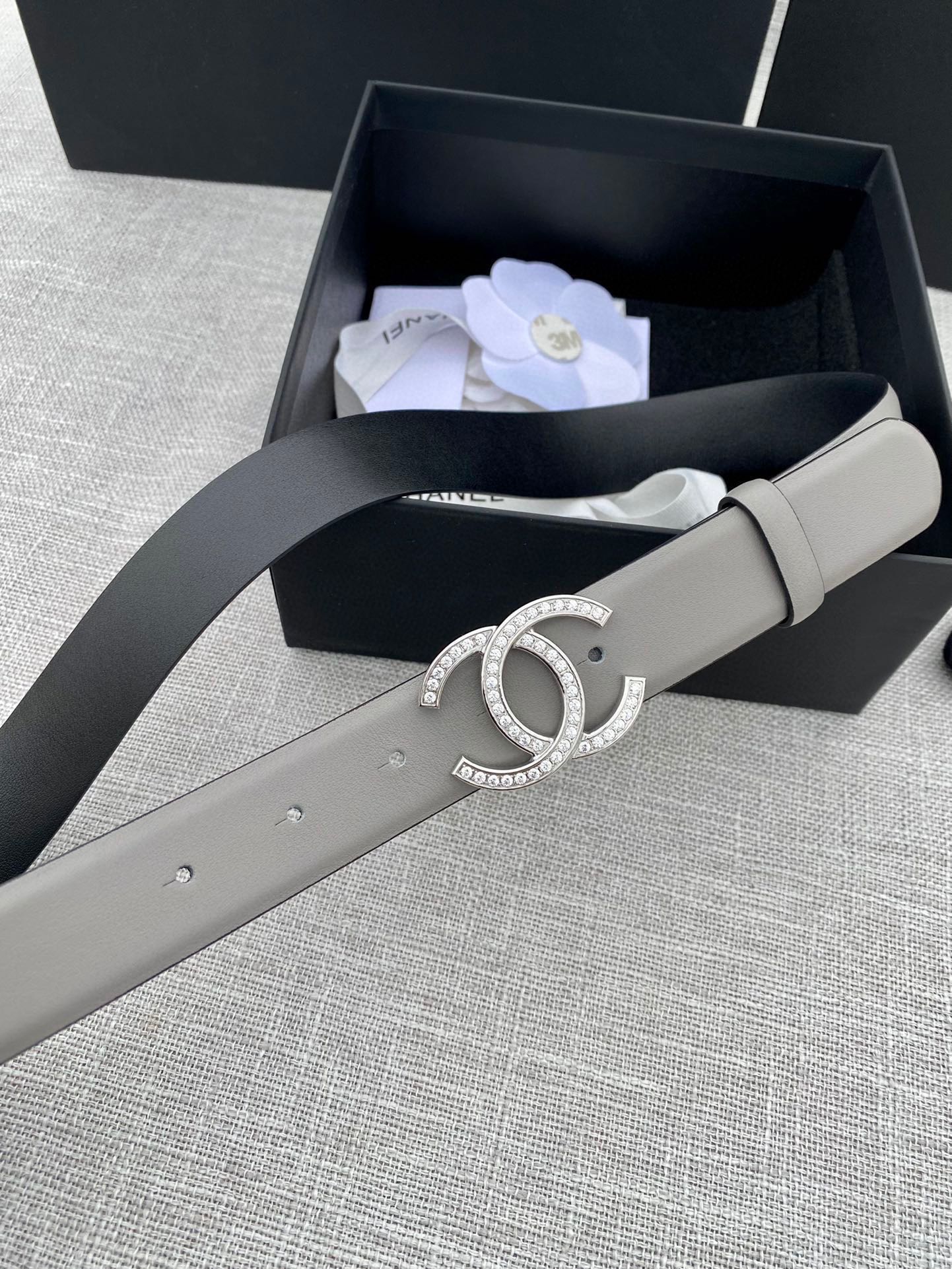 CC 26S BELT 30 MM IN GREY CALFSKIN SILVER HARDWARE 661511