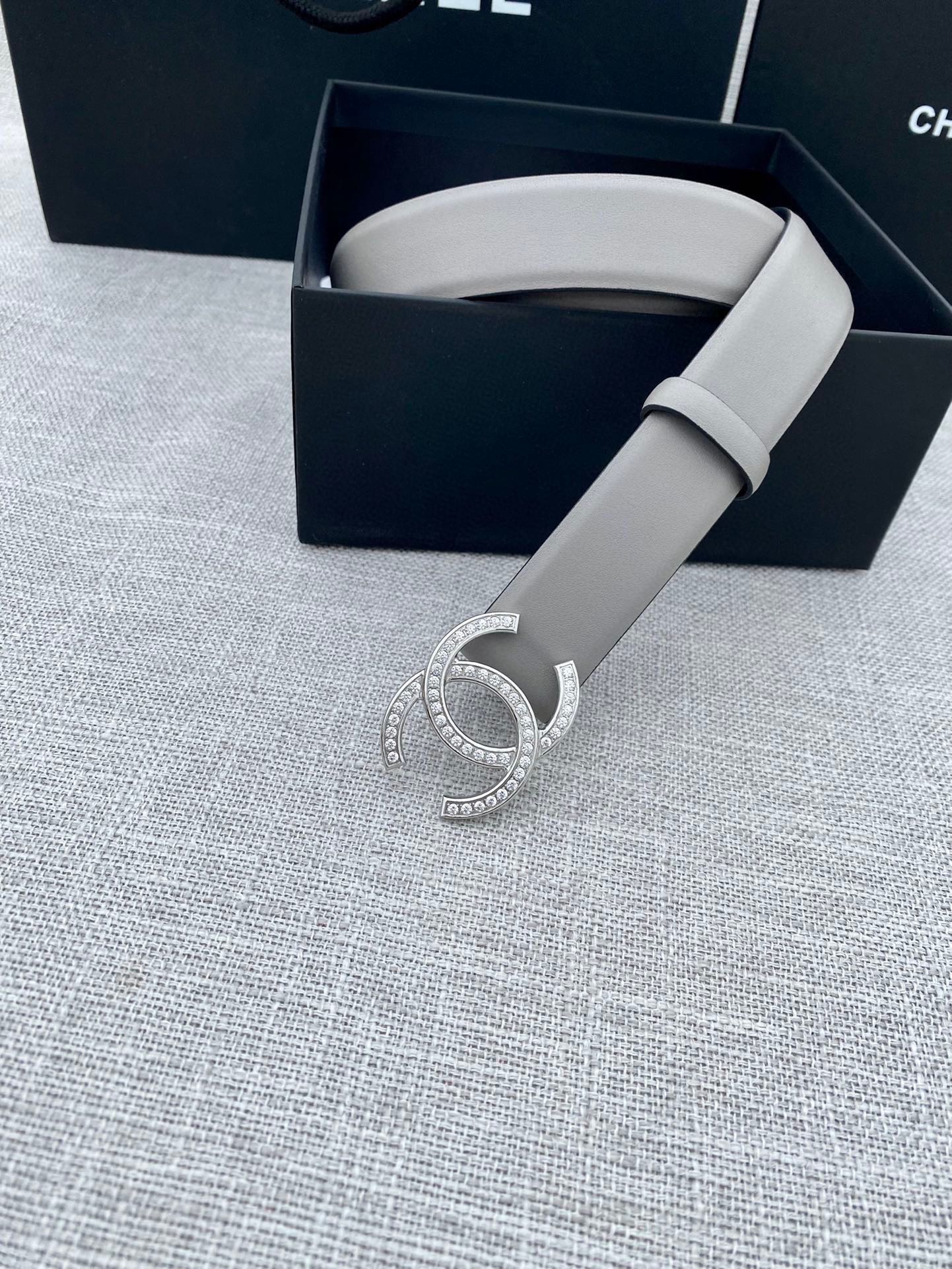 CC 26S BELT 30 MM IN GREY CALFSKIN SILVER HARDWARE 661511