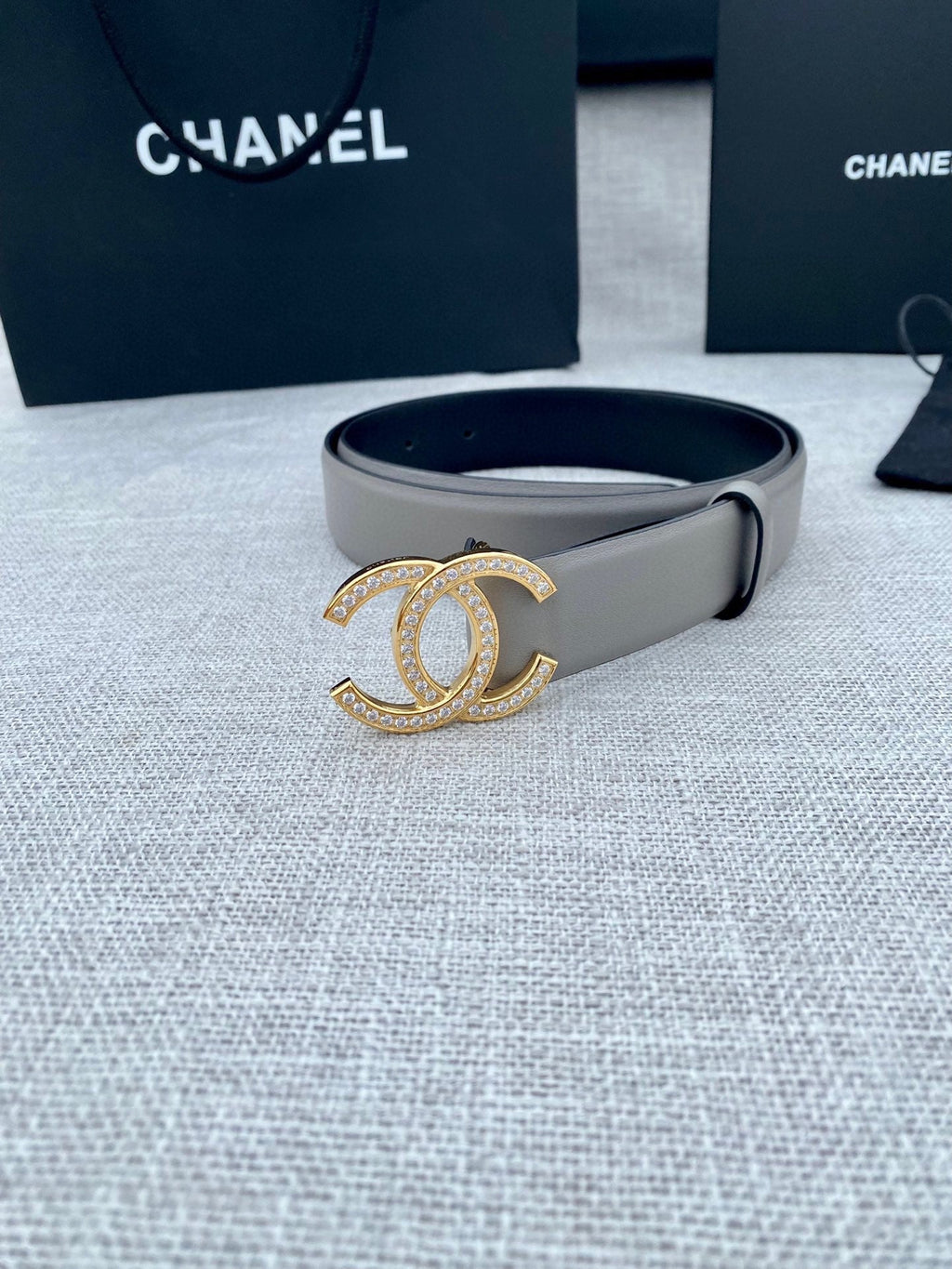 CC 26S BELT 30 MM IN GREY CALFSKIN GOLD HARDWARE 661511
