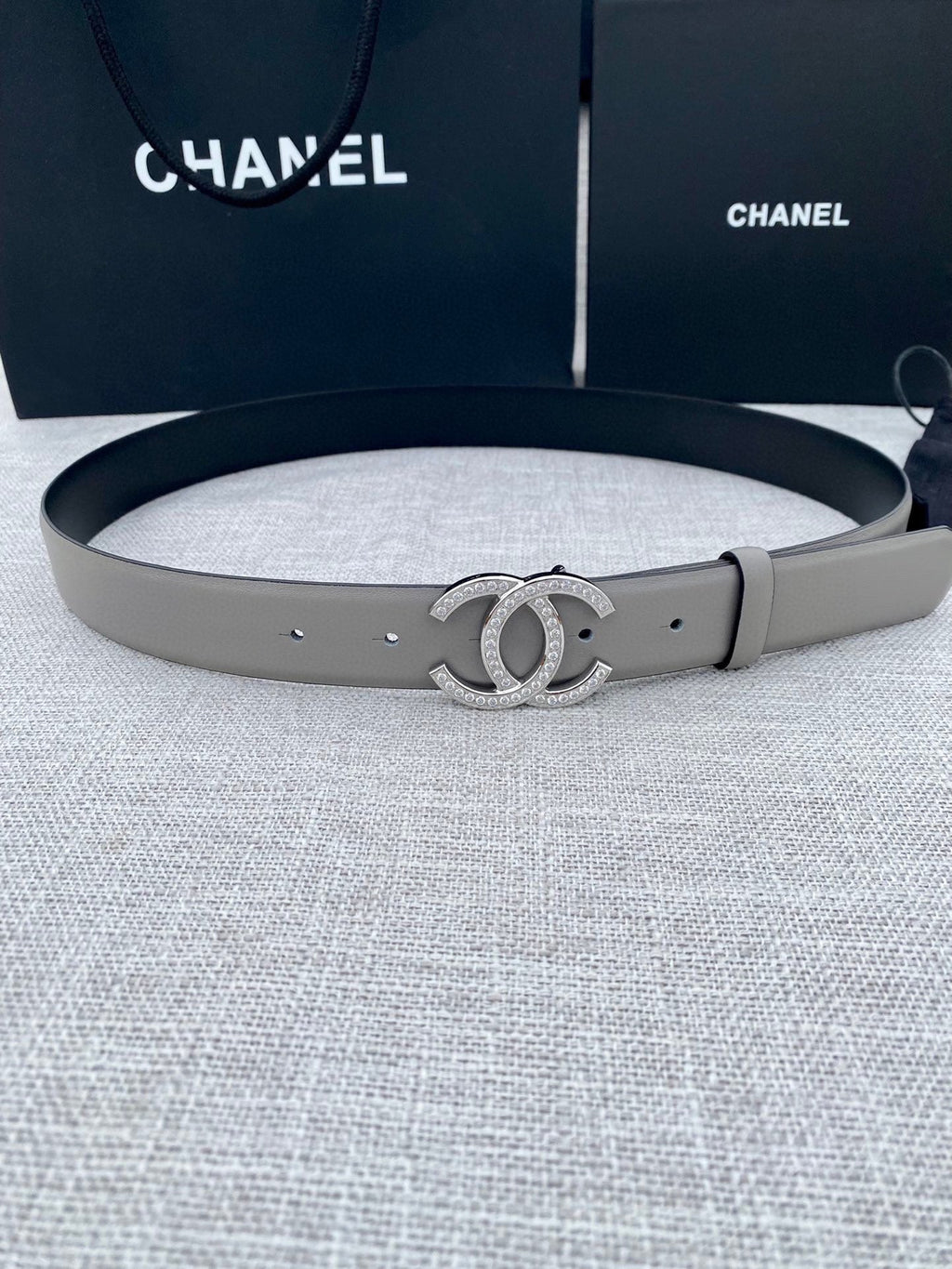 CC 26S BELT 30 MM IN GREY CALFSKIN SILVER HARDWARE 661511