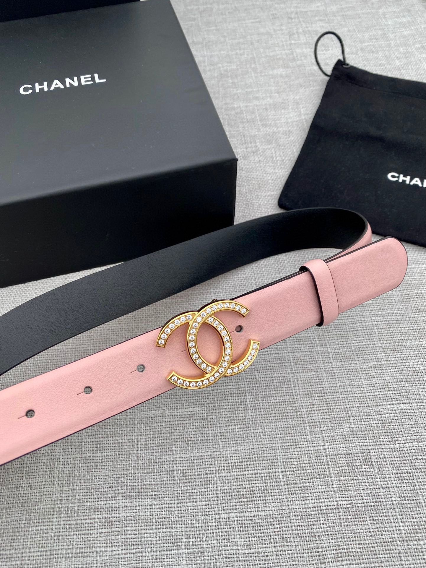 CC 26S BELT 30 MM IN LIGHT PINK CALFSKIN GOLD HARDWARE 661512
