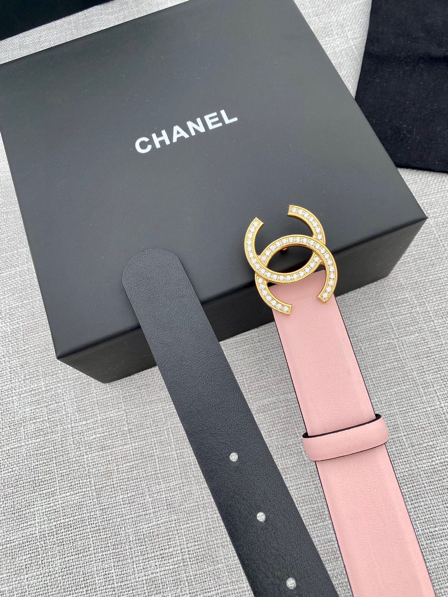 CC 26S BELT 30 MM IN LIGHT PINK CALFSKIN GOLD HARDWARE 661512