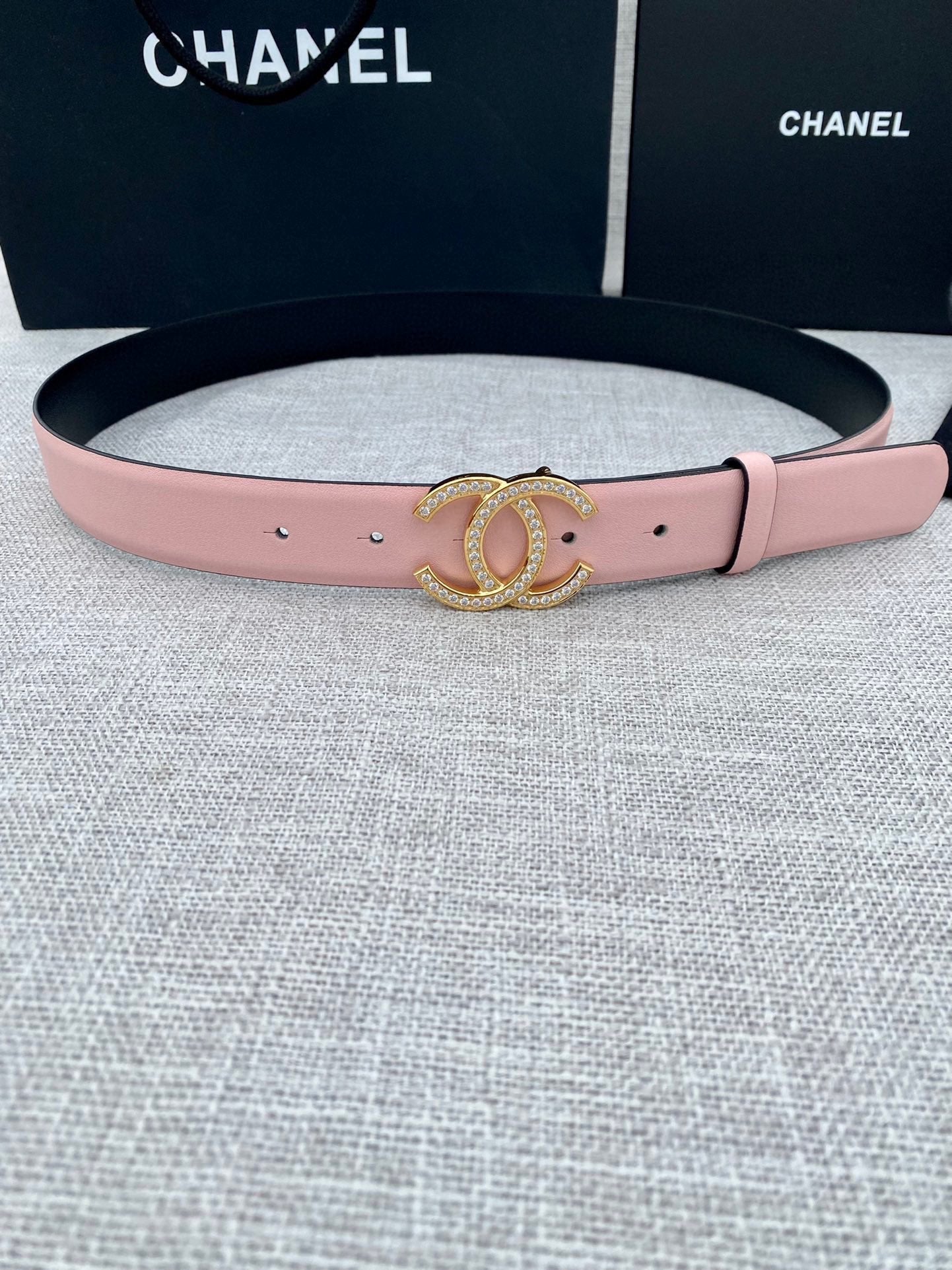 CC 26S BELT 30 MM IN LIGHT PINK CALFSKIN GOLD HARDWARE 661512