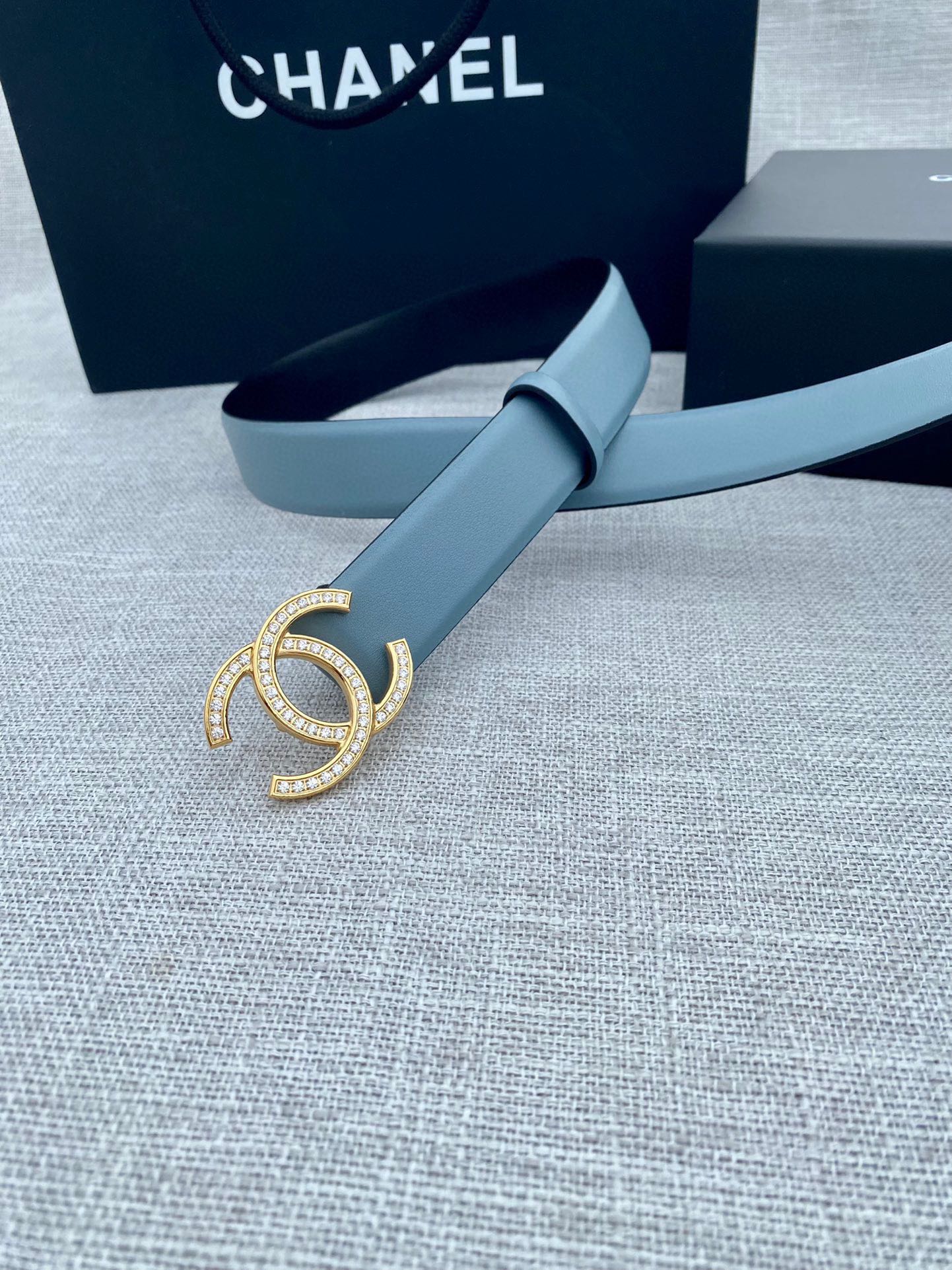 CC 26S BELT 30 MM IN LIGHT BLUE CALFSKIN GOLD HARDWARE 661514