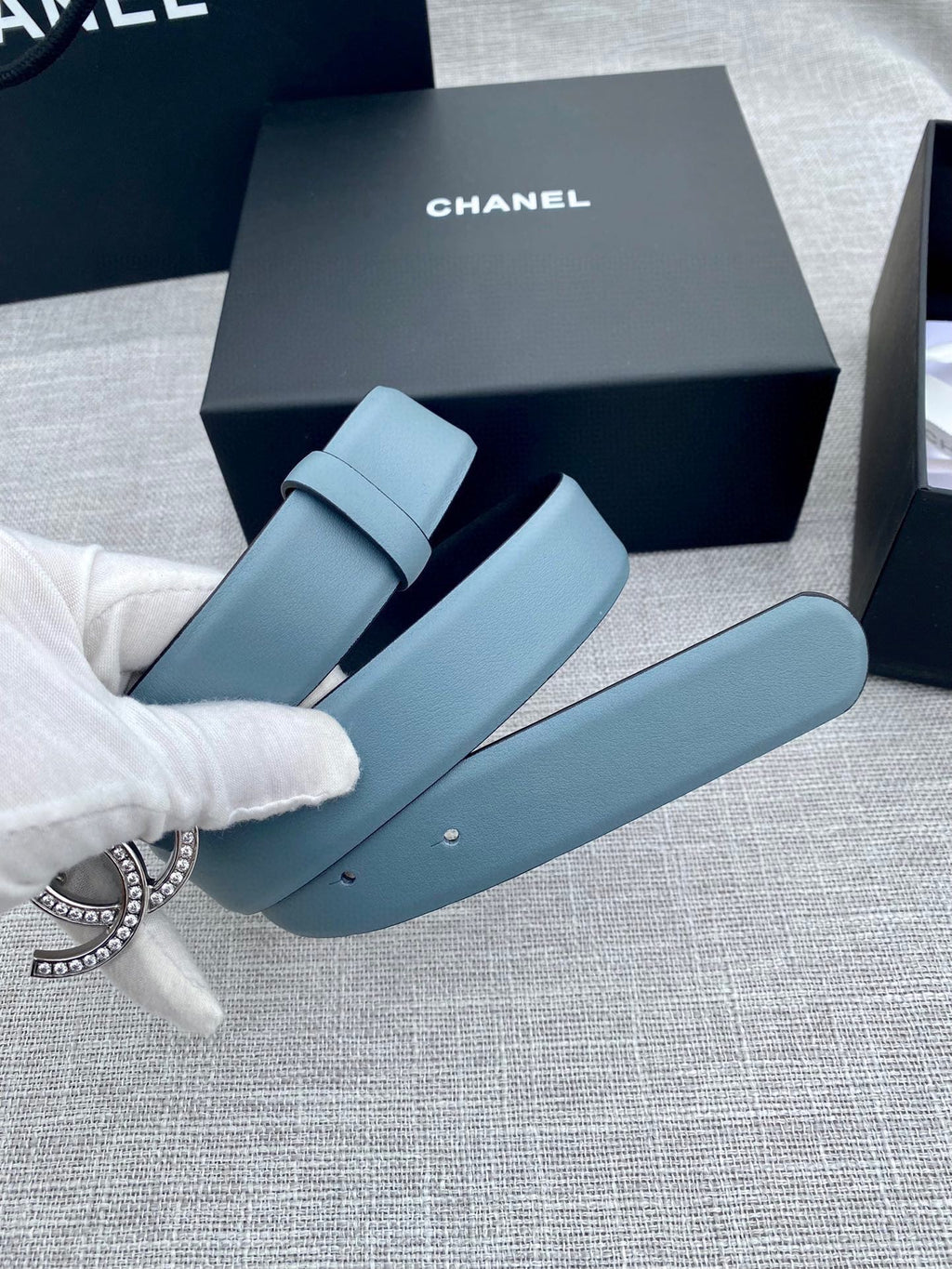 CC 26S BELT 30 MM IN LIGHT BLUE CALFSKIN SILVER HARDWARE 661514