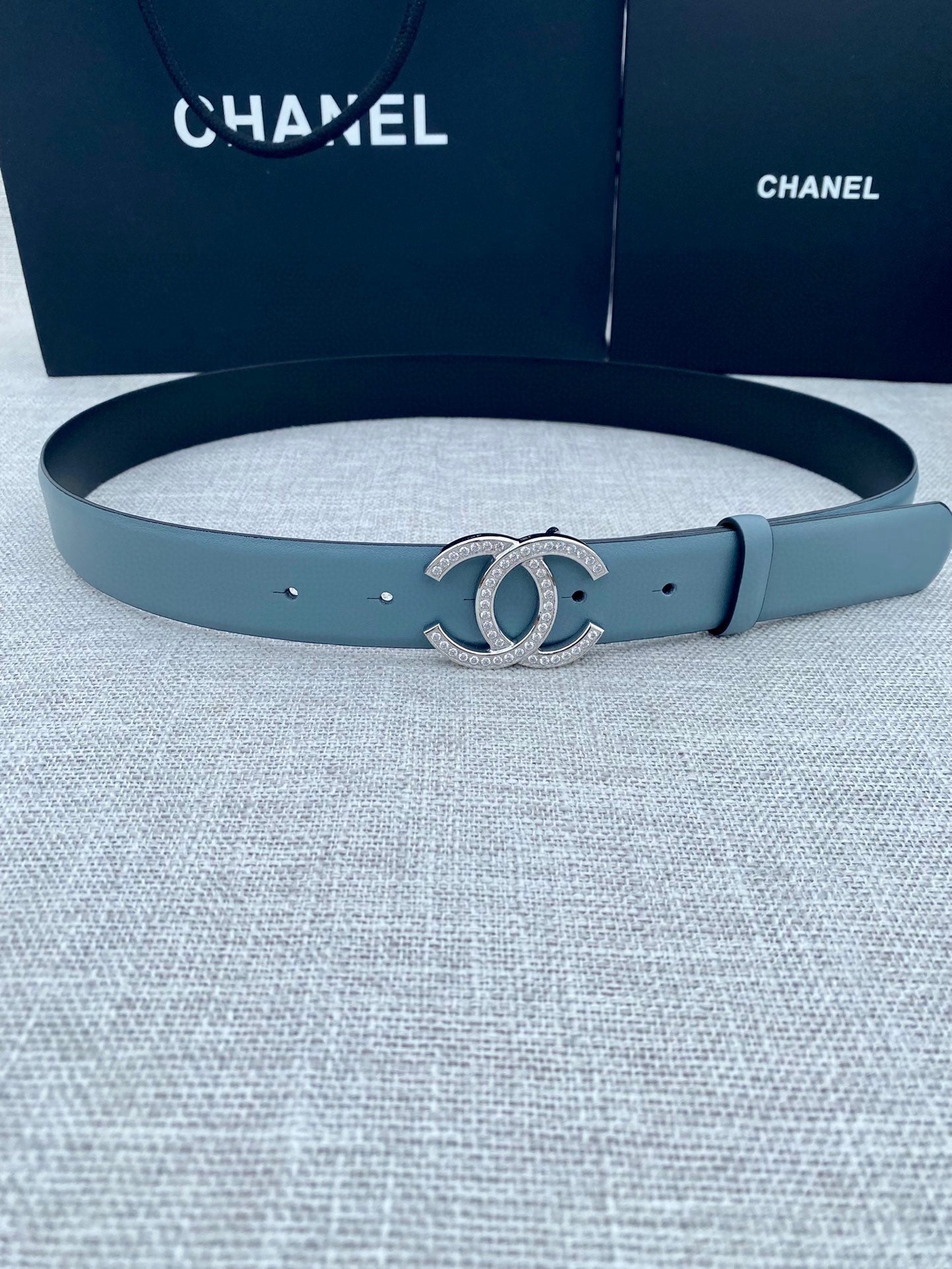 CC 26S BELT 30 MM IN LIGHT BLUE CALFSKIN SILVER HARDWARE 661514