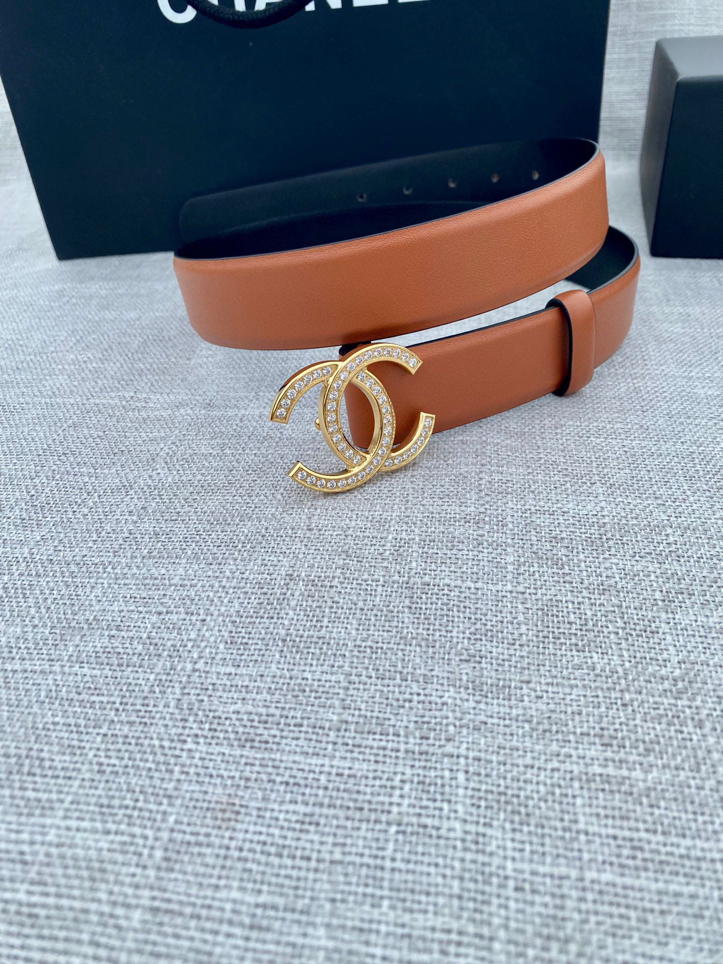 CC 26S BELT 30 MM IN CAMEL BROWN CALFSKIN GOLD HARDWARE 661515