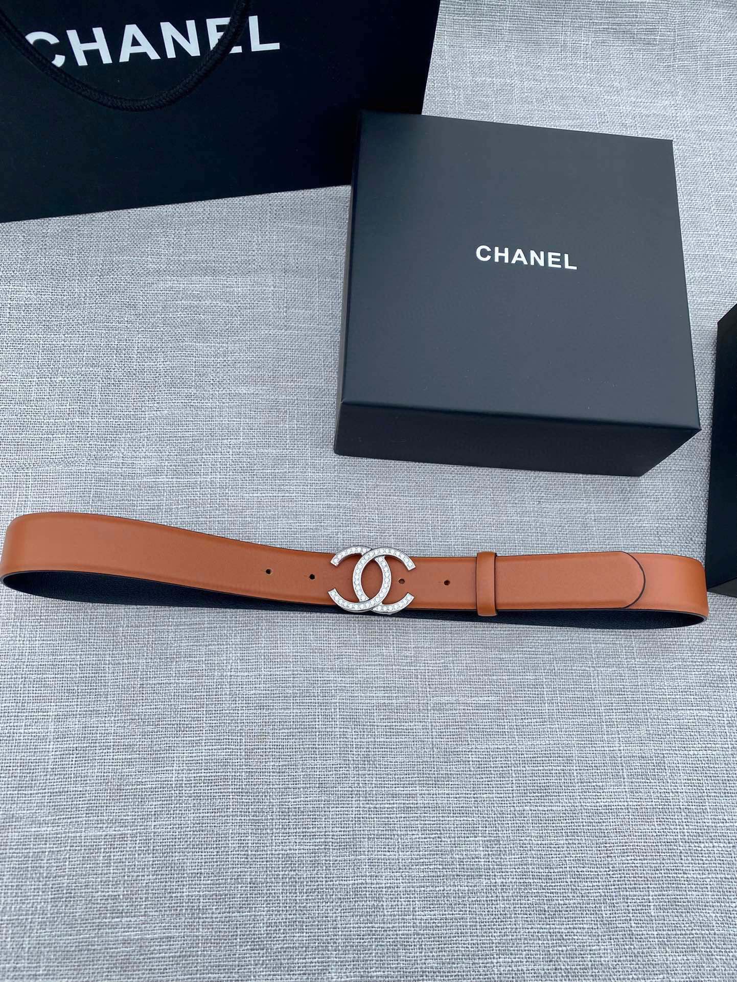 CC 26S BELT 30 MM IN CAMEL BROWN CALFSKIN SILVER HARDWARE 661515
