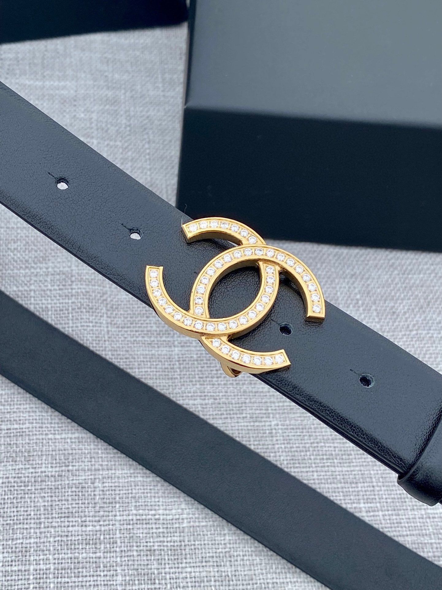 CC 26S BELT 30 MM IN BLACK CALFSKIN GOLD HARDWARE 661516