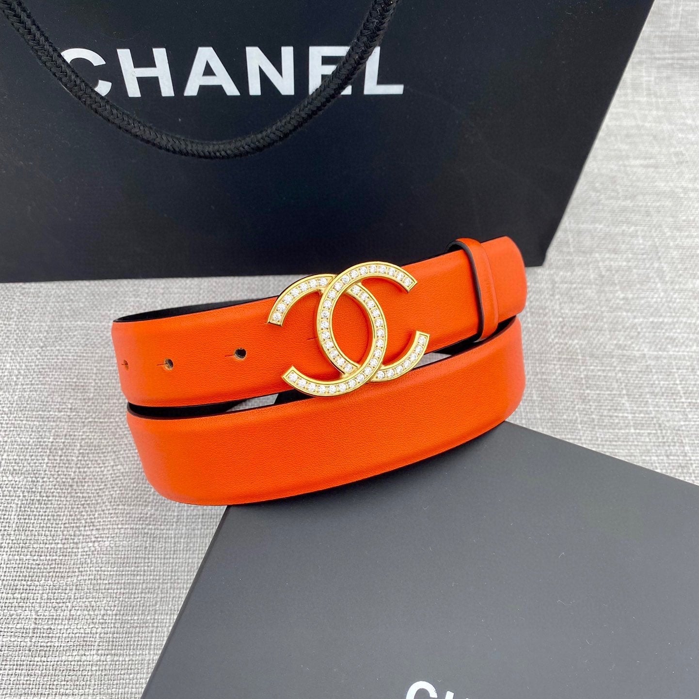 CC 26S BELT 30 MM IN ORANGE CALFSKIN GOLD HARDWARE 661518