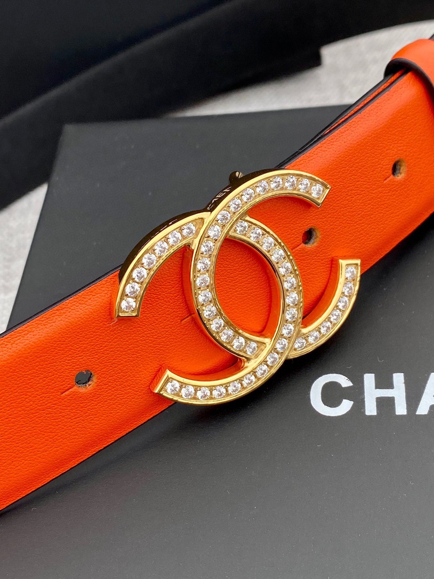 CC 26S BELT 30 MM IN ORANGE CALFSKIN GOLD HARDWARE 661518