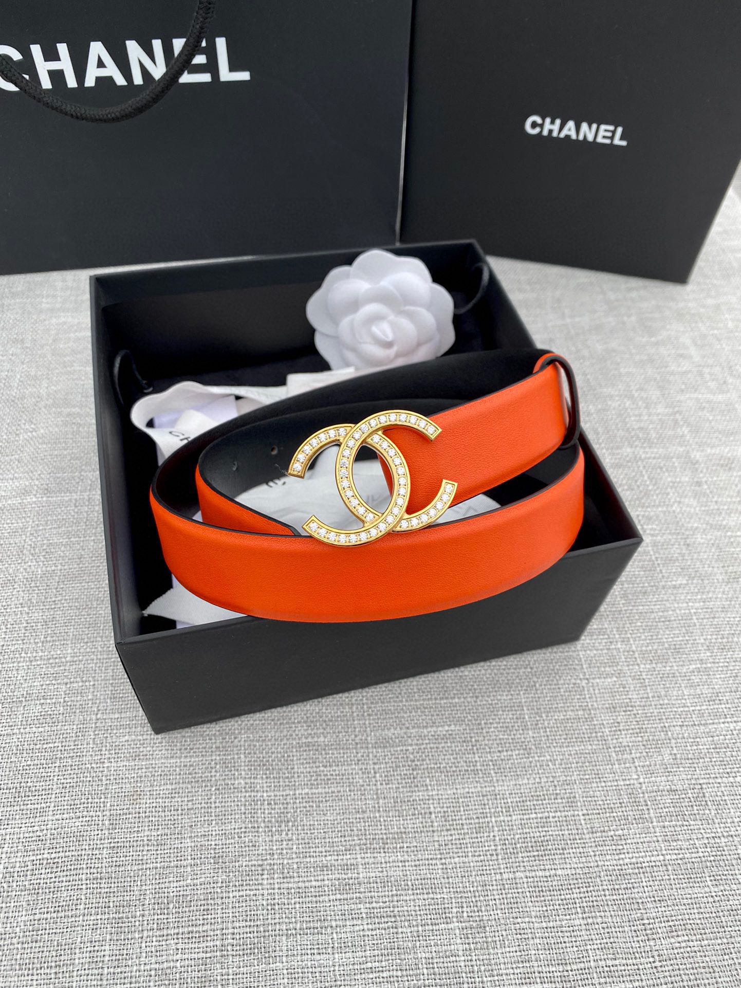 CC 26S BELT 30 MM IN ORANGE CALFSKIN GOLD HARDWARE 661518