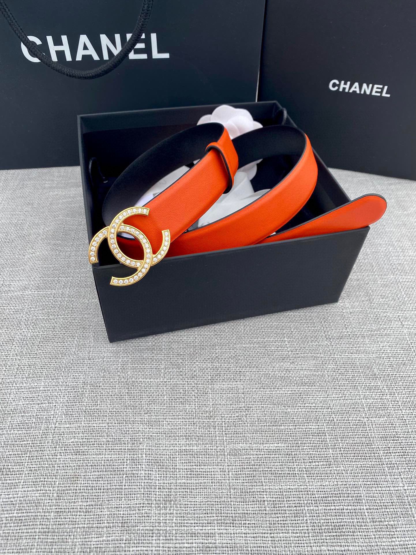 CC 26S BELT 30 MM IN ORANGE CALFSKIN GOLD HARDWARE 661518