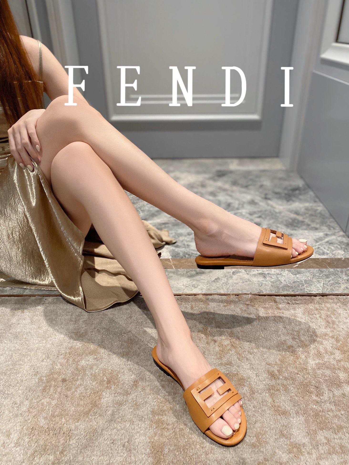 FENDI BAGUETTE SLIDES IN  COPPER BROWN LAMBSKIN