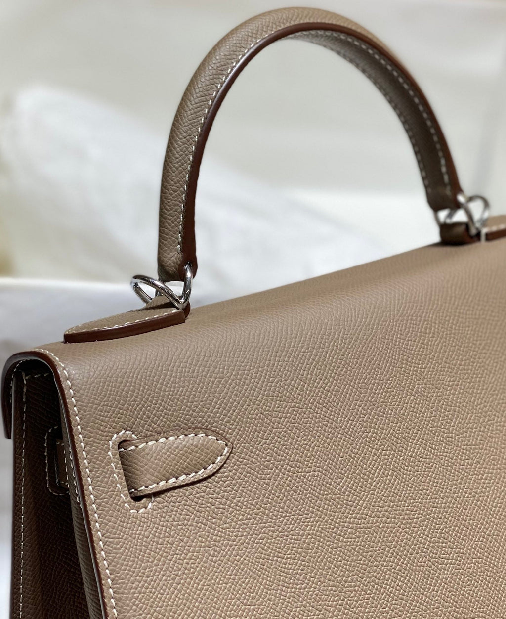 KELLY 28CM IN ETOUPE EPSOM CALFSKIN SILVER HARDWARE