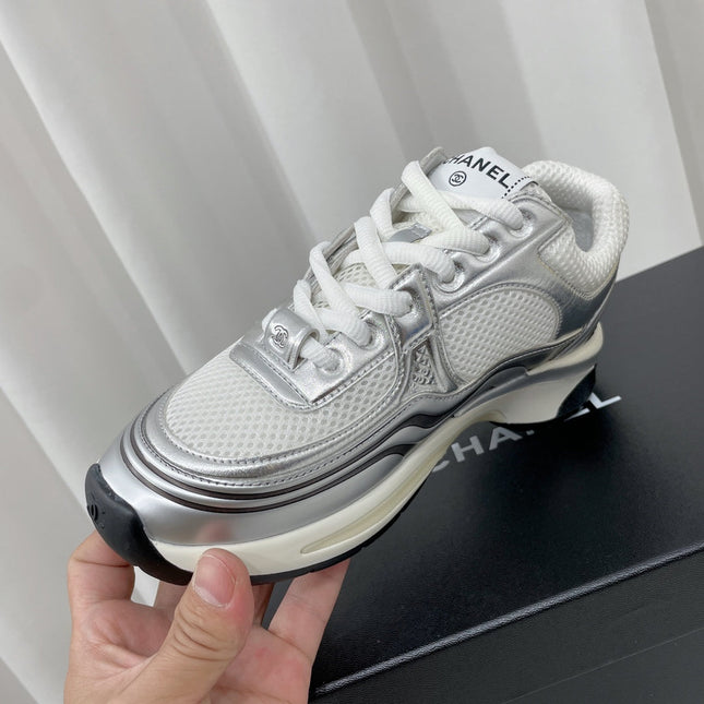 CHANEL 26S SNEAKER 35 MM IN WHITE FABRIC AND SILVER CALFSKIN LOW TOP