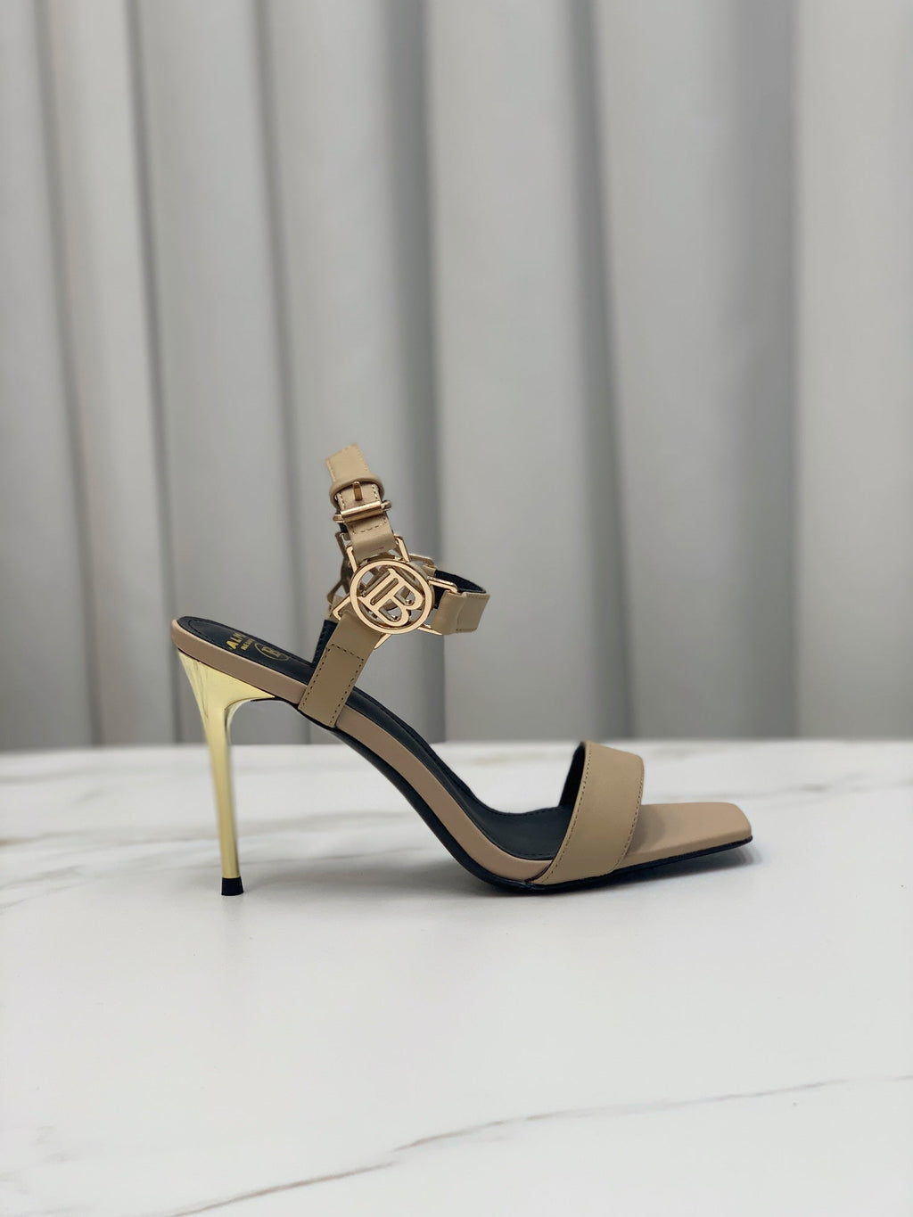 BALMAIN 25S HIGH HEELS WITH B METAL DETAIL 95MM IN LIGHT BROWN CALFSKIN
