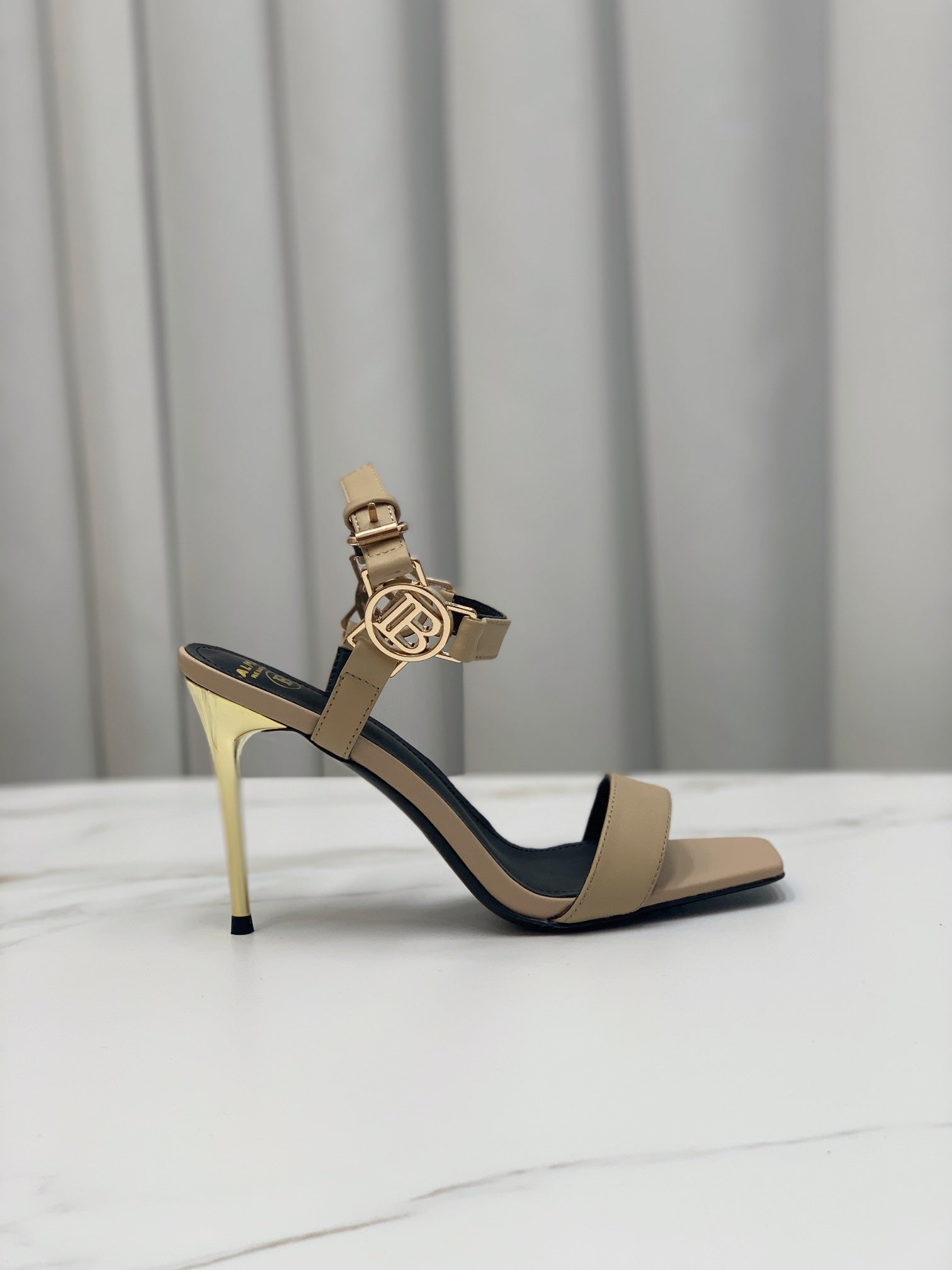 BALMAIN 25S HIGH HEELS WITH B METAL DETAIL 95MM IN LIGHT BROWN CALFSKIN