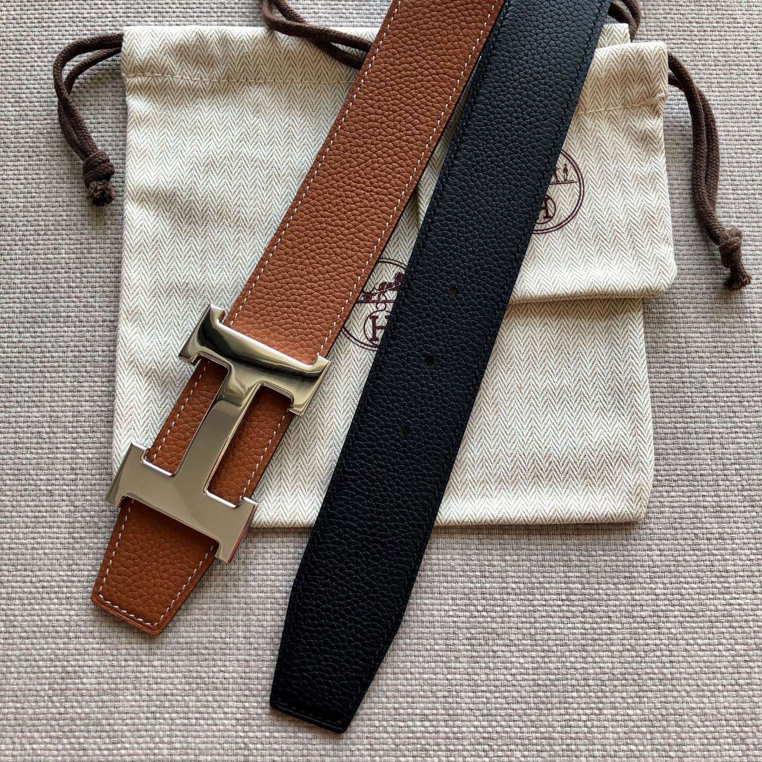 HM BELT BUCKLE & REVERSIBLE BLACK AND BRONZE BROWN LEATHER STRAP 38MM