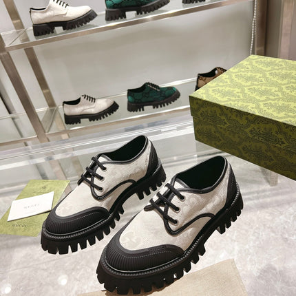 GUCCI 26S LACE-UP SHOES IN CREAM AND BLACK GG CANVAS