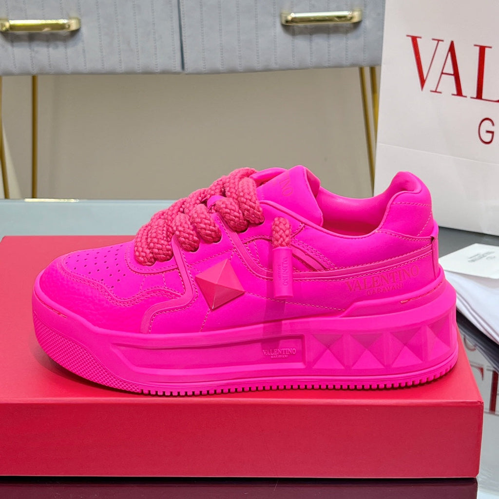 VALENTINO 25S GARAVANI ONE STUD XL PLATFORM SNEAKERS IN PINK LAMBSKIN