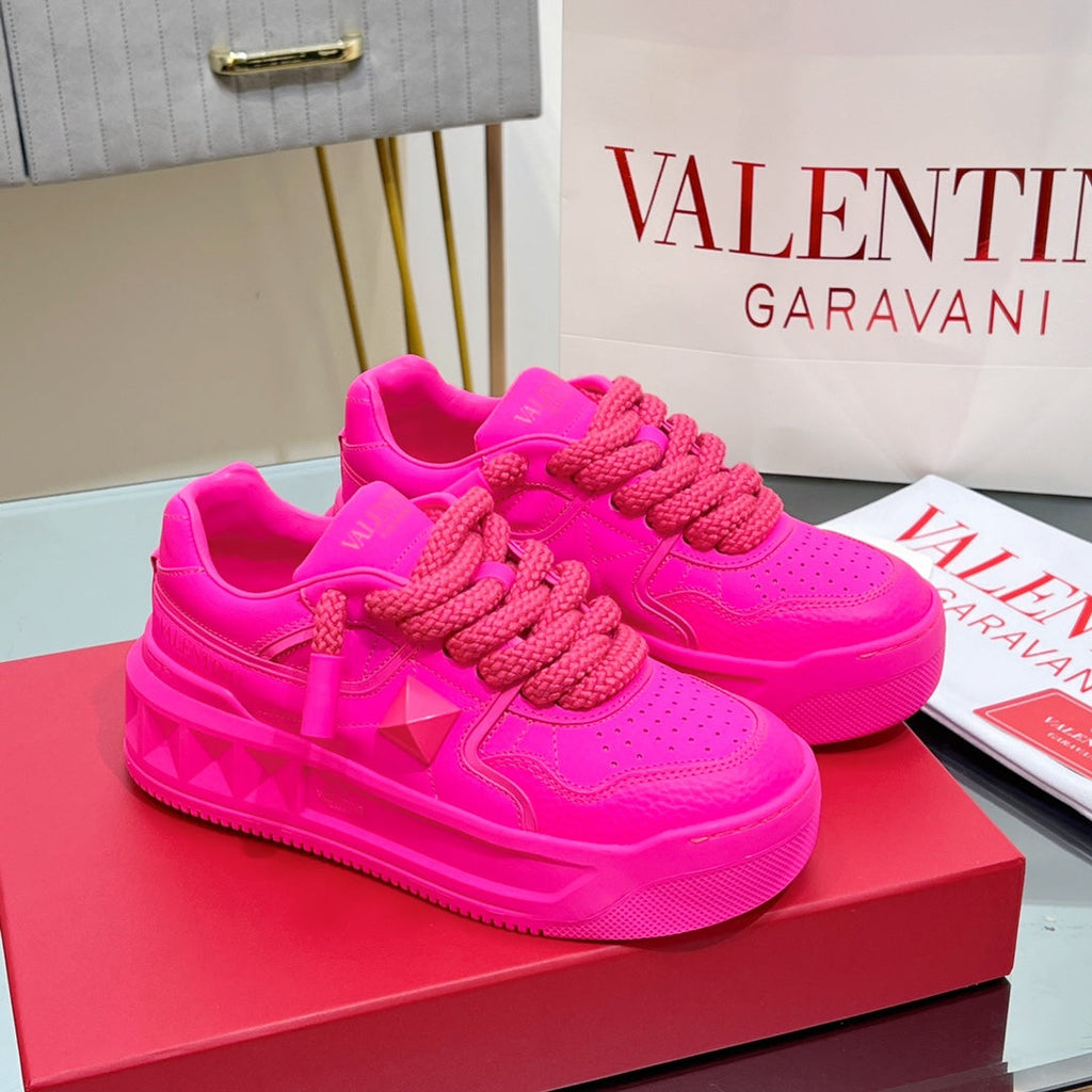 VALENTINO 25S GARAVANI ONE STUD XL PLATFORM SNEAKERS IN PINK LAMBSKIN