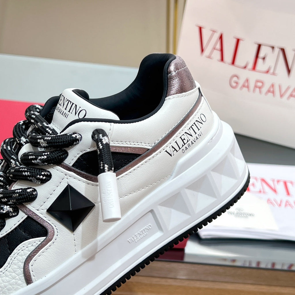 VALENTINO 25S GARAVANI ONE STUD XL PLATFORM SNEAKERS IN WHITE MIX BLACK LAMBSKIN