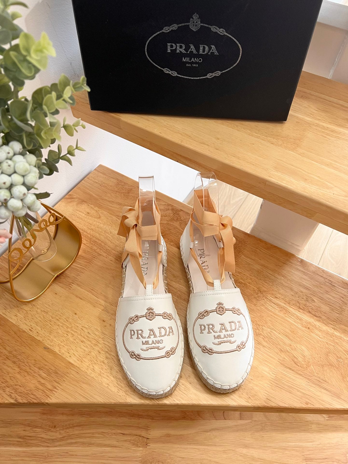 PRADA 26S LACE UP ESPADRILLE FLATS IN CREAM WHITE CALFSKIN