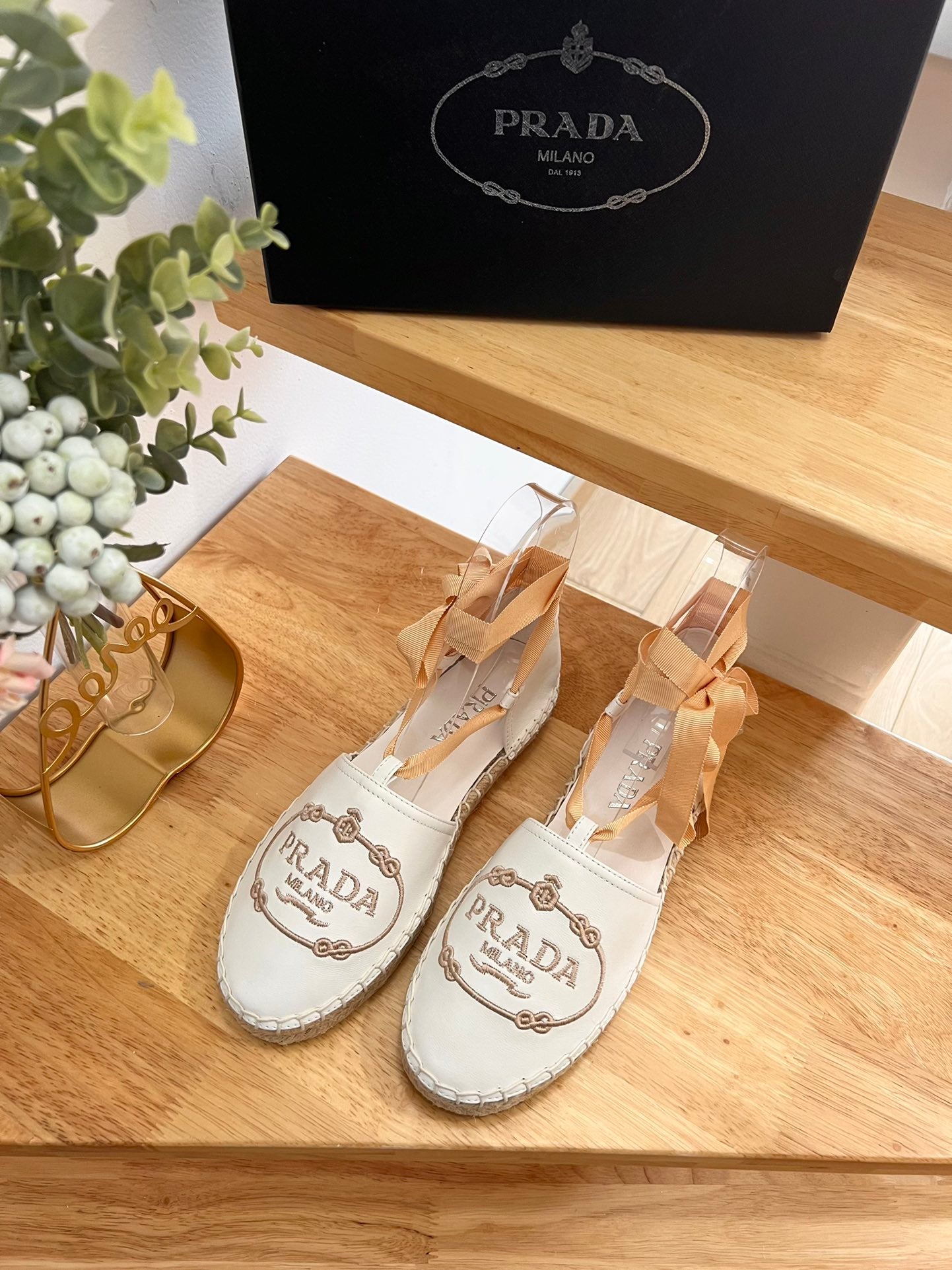 PRADA 26S LACE UP ESPADRILLE FLATS IN CREAM WHITE CALFSKIN