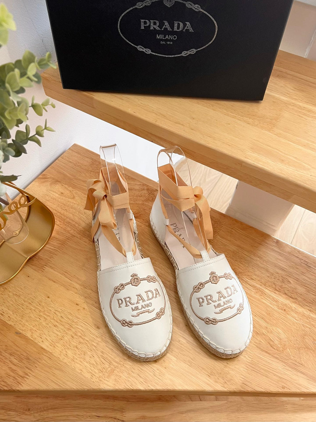 PRADA 26S LACE UP ESPADRILLE FLATS IN CREAM WHITE CALFSKIN