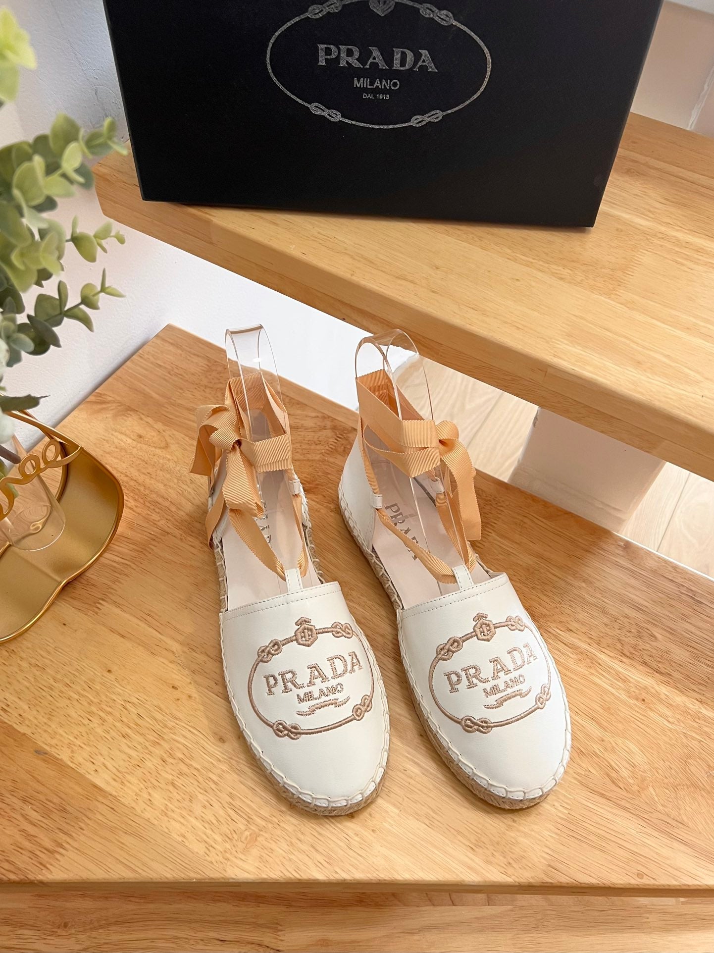 PRADA 26S LACE UP ESPADRILLE FLATS IN CREAM WHITE CALFSKIN