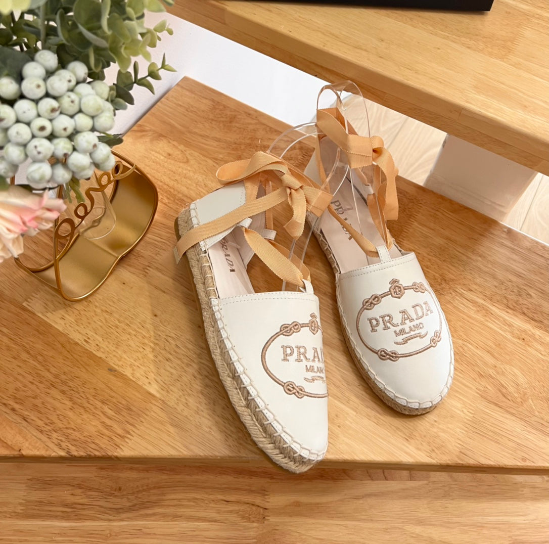 PRADA 26S LACE UP ESPADRILLE FLATS IN CREAM WHITE CALFSKIN