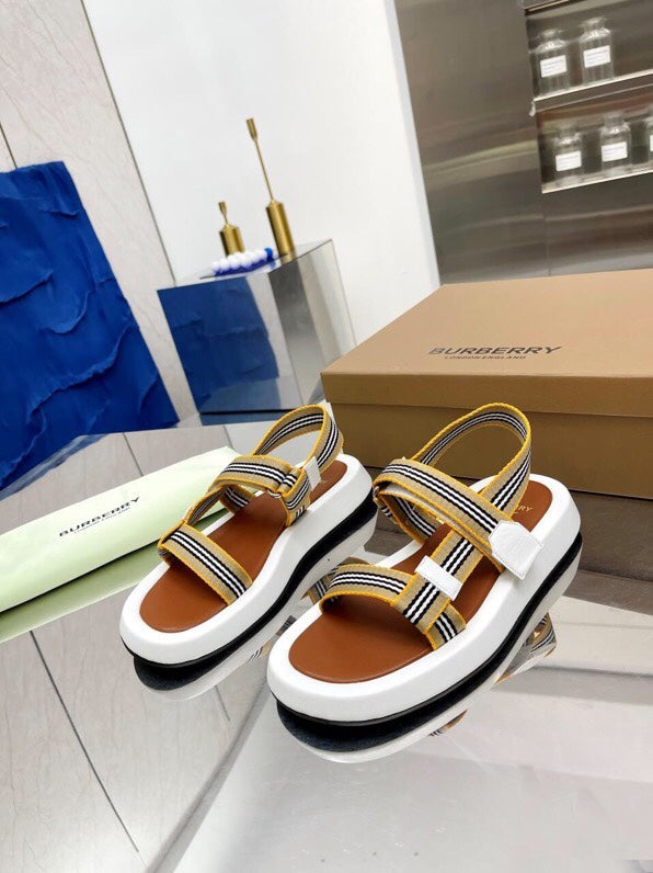BURBERRY 26S STRAP FLAT SANDALS IN CARAMEL BROWN AND WHITE CALFSKIN AND FABRIC