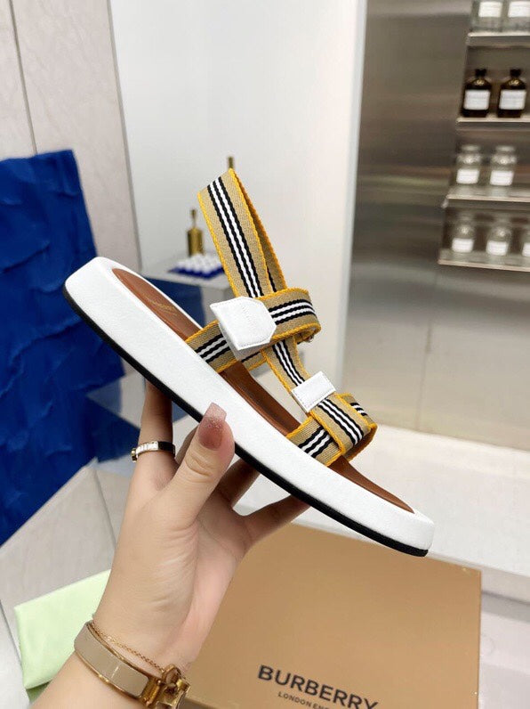 BURBERRY 26S STRAP FLAT SANDALS IN CARAMEL BROWN AND WHITE CALFSKIN AND FABRIC
