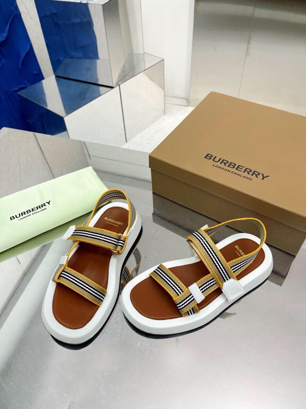 BURBERRY 26S STRAP FLAT SANDALS IN CARAMEL BROWN AND WHITE CALFSKIN AND FABRIC